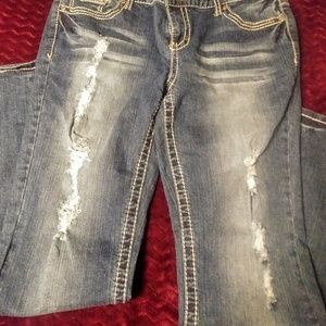 Maurices Women's Distressed 11/12 Short